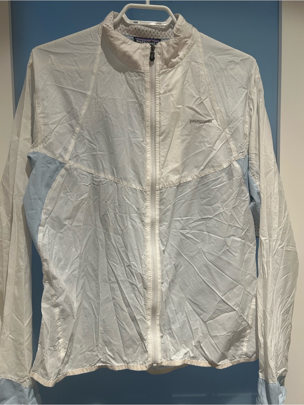 Patagonia Women's Lightweight White & Light Blue Windbreaker Jacketlarge size